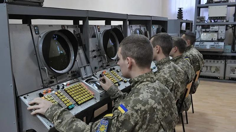 乌克兰基辅军事学院招生？中国网友：“毙”业后包送回国吗？