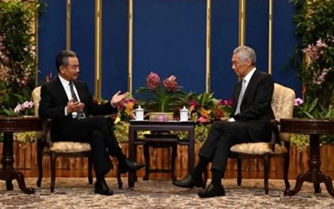 美方10天发3次邀请后，王毅先去了新加坡，中国的意思美国应该懂了