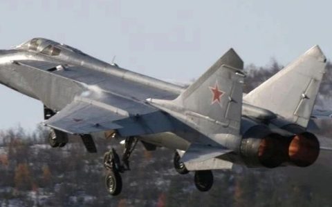 携带F16战斗机件200多名北约军事技术专家被三架米格-31战斗机毁灭
