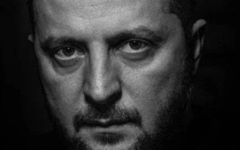 乌克兰迎来“天大喜讯”，泽连斯基兴奋地发了一张自拍照