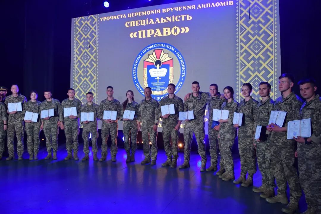 乌克兰基辅军事学院招生？中国网友：“毙”业后包送回国吗？