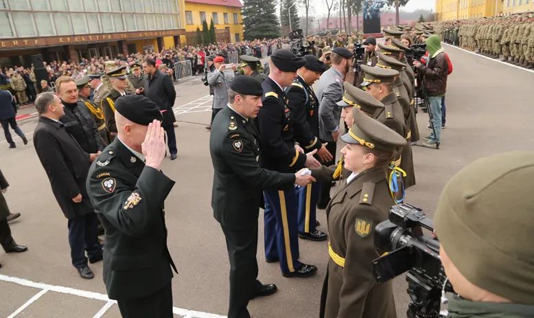 乌克兰基辅军事学院招生？中国网友：“毙”业后包送回国吗？