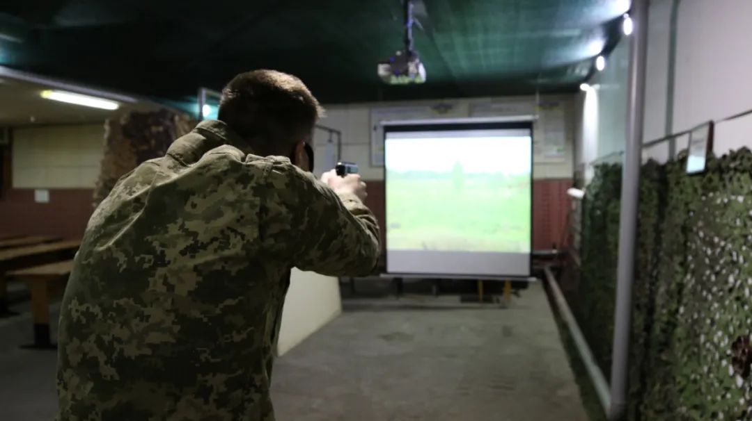 乌克兰基辅军事学院招生？中国网友：“毙”业后包送回国吗？