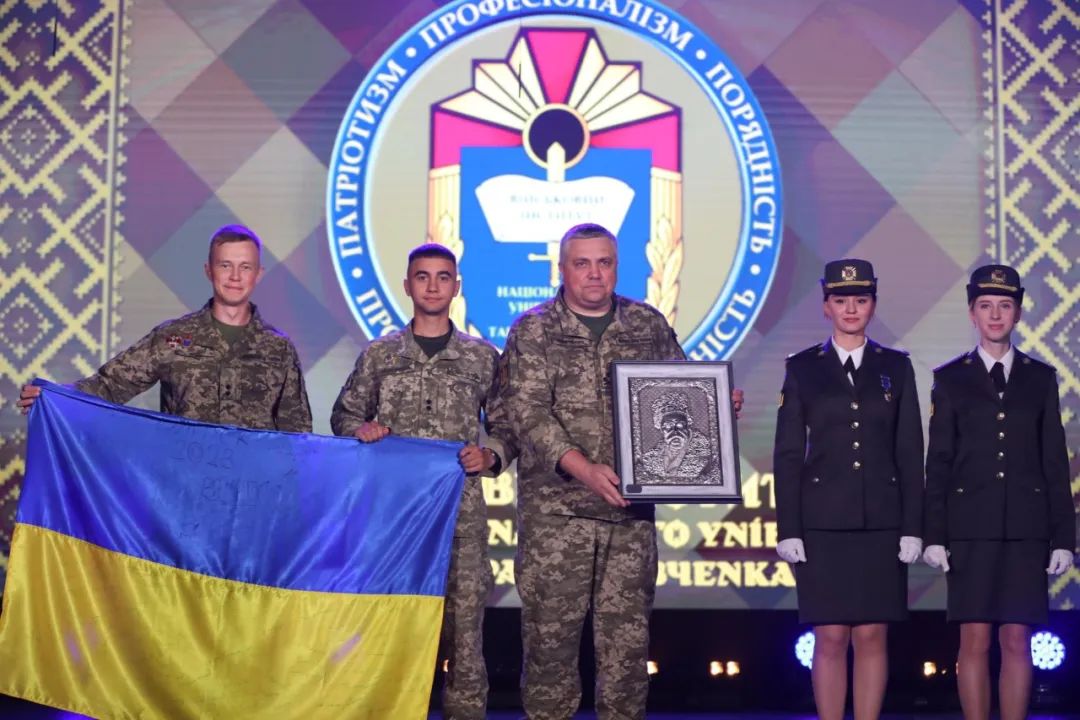 乌克兰基辅军事学院招生？中国网友：“毙”业后包送回国吗？