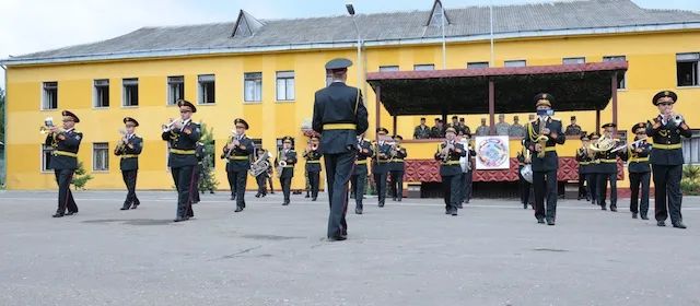 乌克兰基辅军事学院招生？中国网友：“毙”业后包送回国吗？