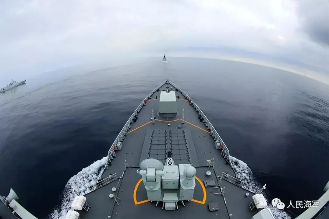 在美国家门口，对美潜艇军机的干扰，中俄舰队已做好分工