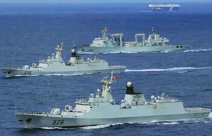 苦等10年！中国新舰054B下水全网沸腾，网友：老054可以支援给朝鲜了！