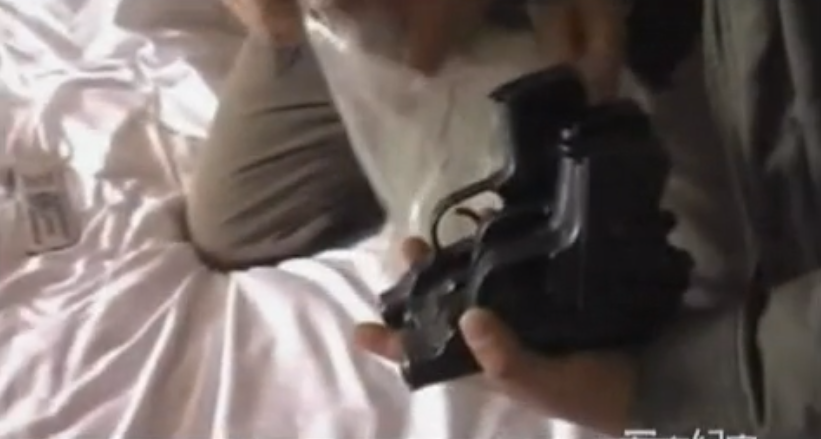 奇袭地下兵工厂：火车站上千武警集结，号称拉练，可枪里全是实弹