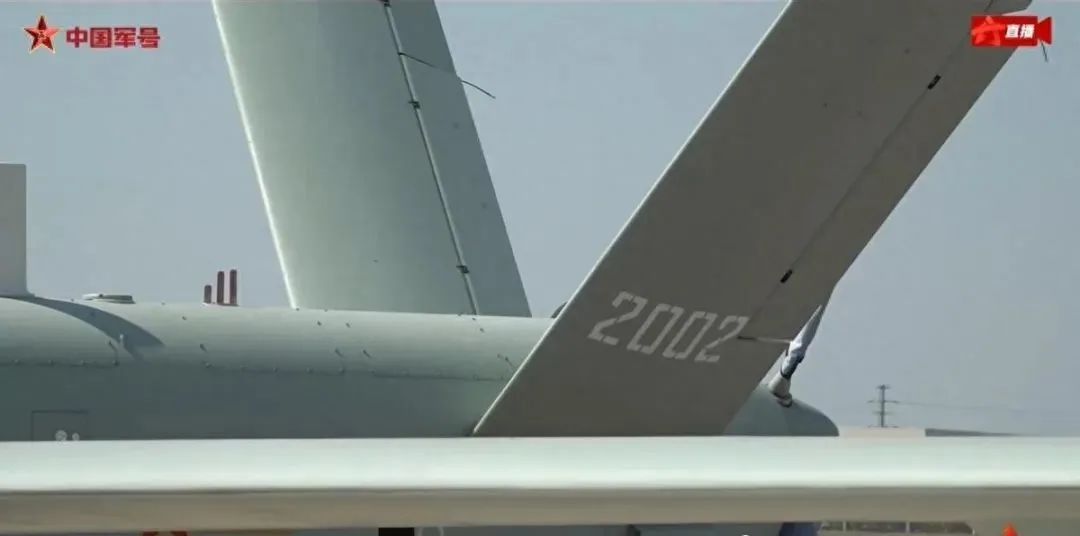 解放军陆航KVD002察打一体无人机亮相天津直博会，性能优于美国陆军MQ-1C无人机