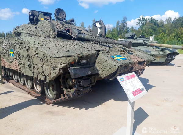 俄乌战场的美国装甲车被30毫米炮打对穿！现代装甲车防御这么差？