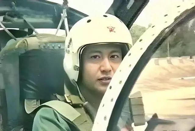 真相：南海撞机王伟成功跳伞，为何10万人找不到他？