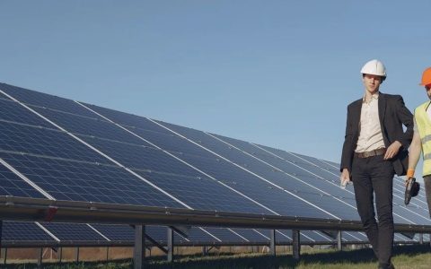 中国光伏企业打响赴美建厂热潮，有哪些难言之隐？