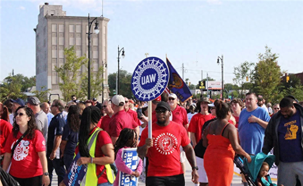 15万汽车工人罢工，美国汽车三巨头大溃败！