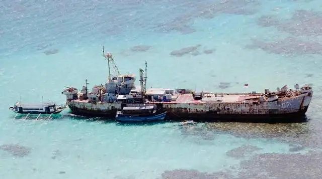 菲律宾军方终于承认，仁爱礁破船情况不妙，正在按中方预期解体