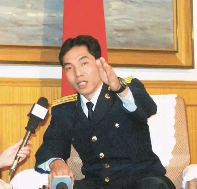 真相：南海撞机王伟成功跳伞，为何10万人找不到他？