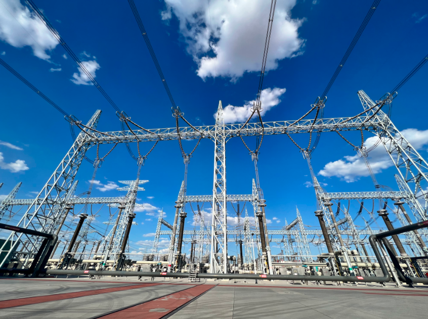 新疆藏着我国最大的整装煤田，足够全国开采使用一百年