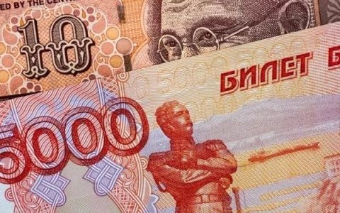 卢布暴跌是因为"俄持有太多印度卢比，花不出去"？俄能源部回应了