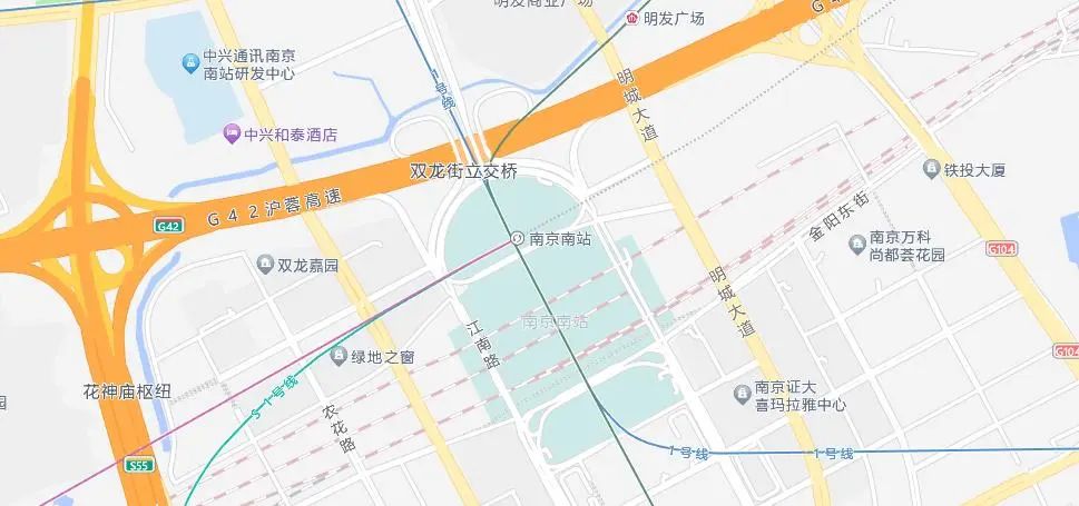 中国高铁站前广场，为何要建那么大？