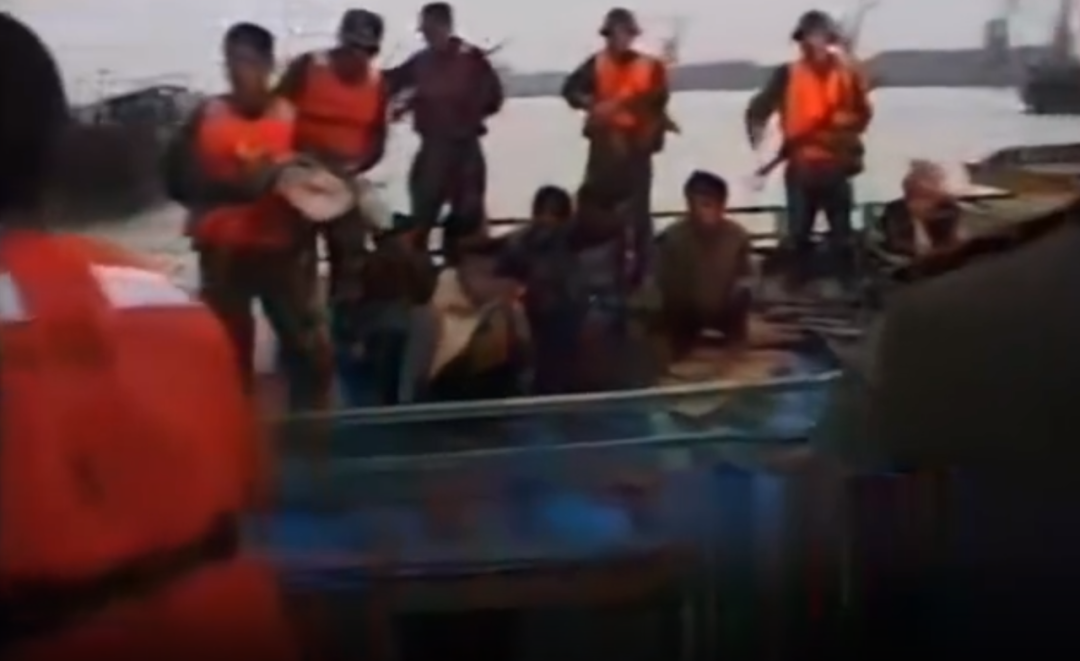 2005年中国海警伪装成渔民，在海上击毙8名越南海盗，扫射数百发子弹！