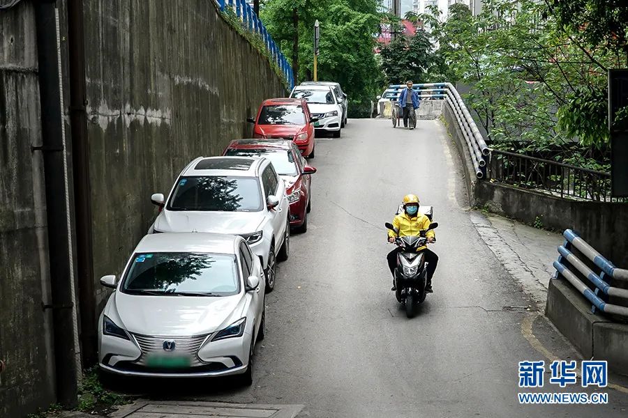 心里咯噔了一下，但我们更要多想两下