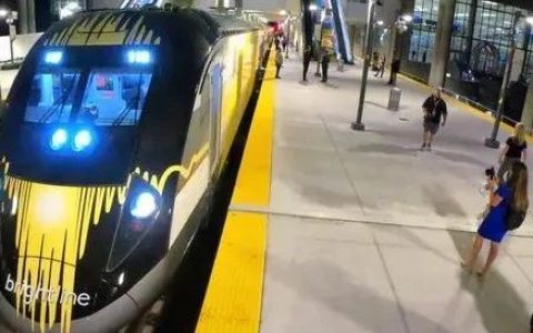 一喜一悲，佛罗里达开通高铁，次日火车事故死6人