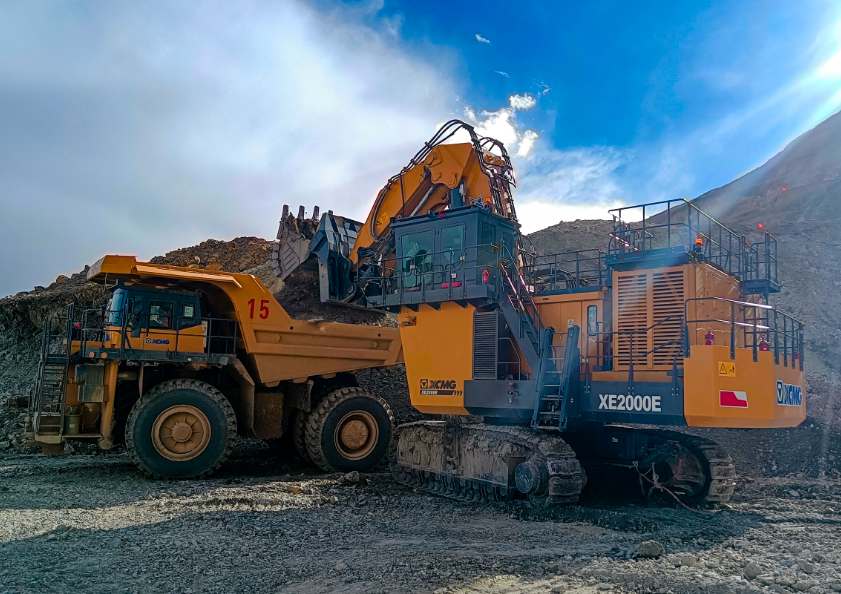 新疆藏着我国最大的整装煤田，足够全国开采使用一百年