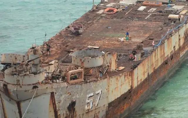 菲律宾军方终于承认，仁爱礁破船情况不妙，正在按中方预期解体