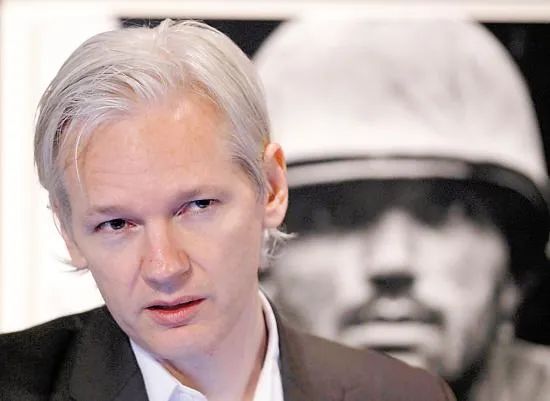 当代罗宾汉陨落，自由美国要弄死阿桑奇！