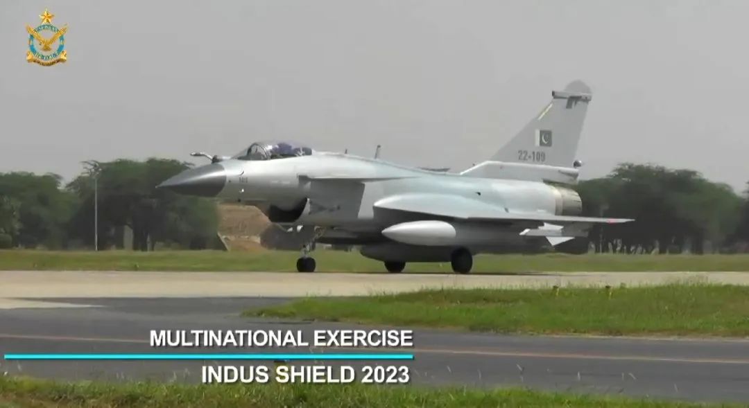 中国武器展示实力的机会来了！14国战机同台竞技，歼-10、枭龙正式迎战北约战机！