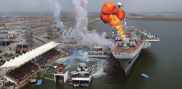 谁说军迷都喜新厌旧？辽宁舰已经服役11年了！