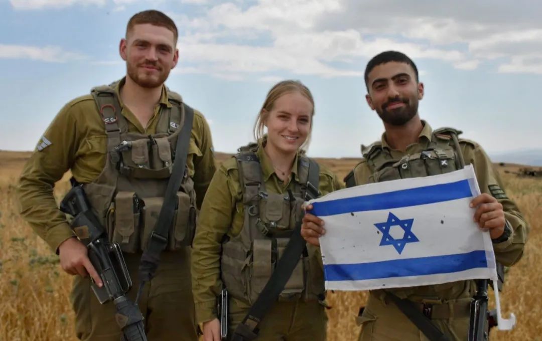 “哈马斯天兵”靠廉价动力伞杀崩以色列！这种经验解放军需要学习吗？