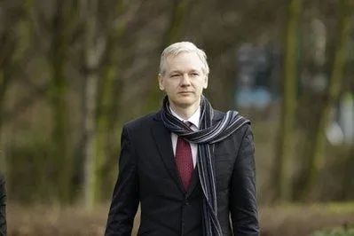 当代罗宾汉陨落，自由美国要弄死阿桑奇！