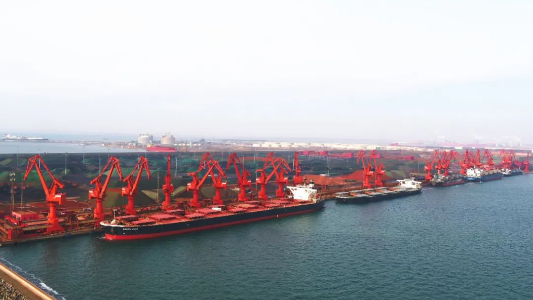 印度首个巨型港口启用，要抢中国的生意？