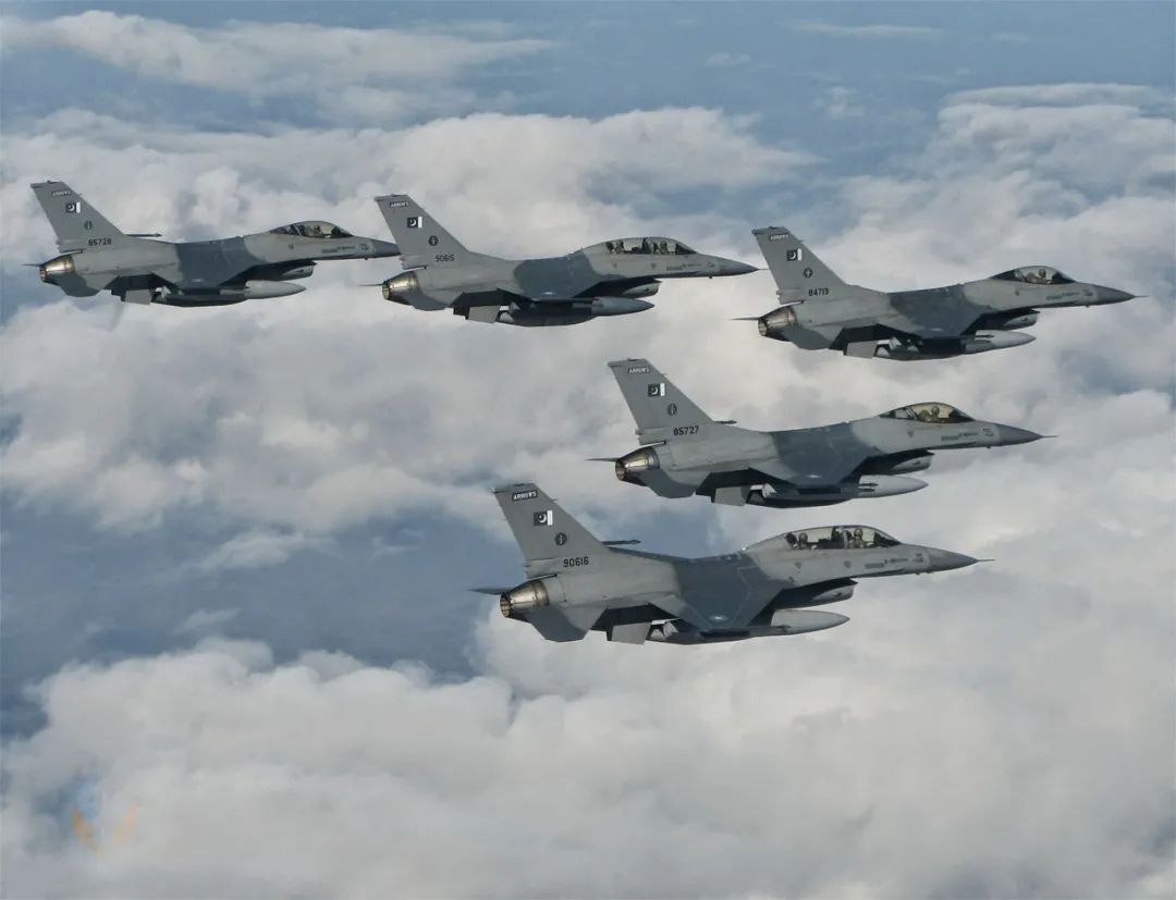 中国武器展示实力的机会来了！14国战机同台竞技，歼-10、枭龙正式迎战北约战机！