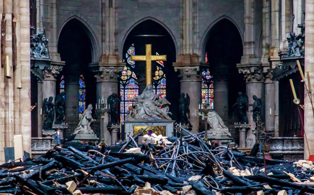 还记得被烧毁的巴黎圣母院吗？快被修好了