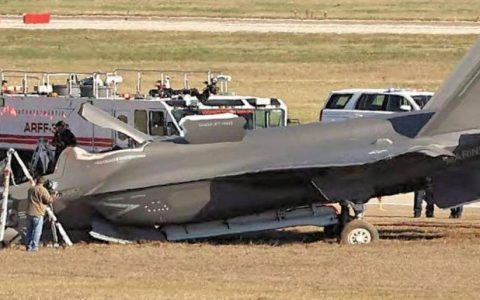 F-35又双叒叕坠机，背后另有原因？