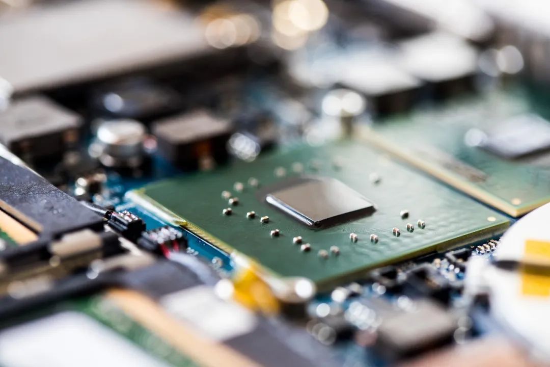 揭开芯片舆论战的“面纱”