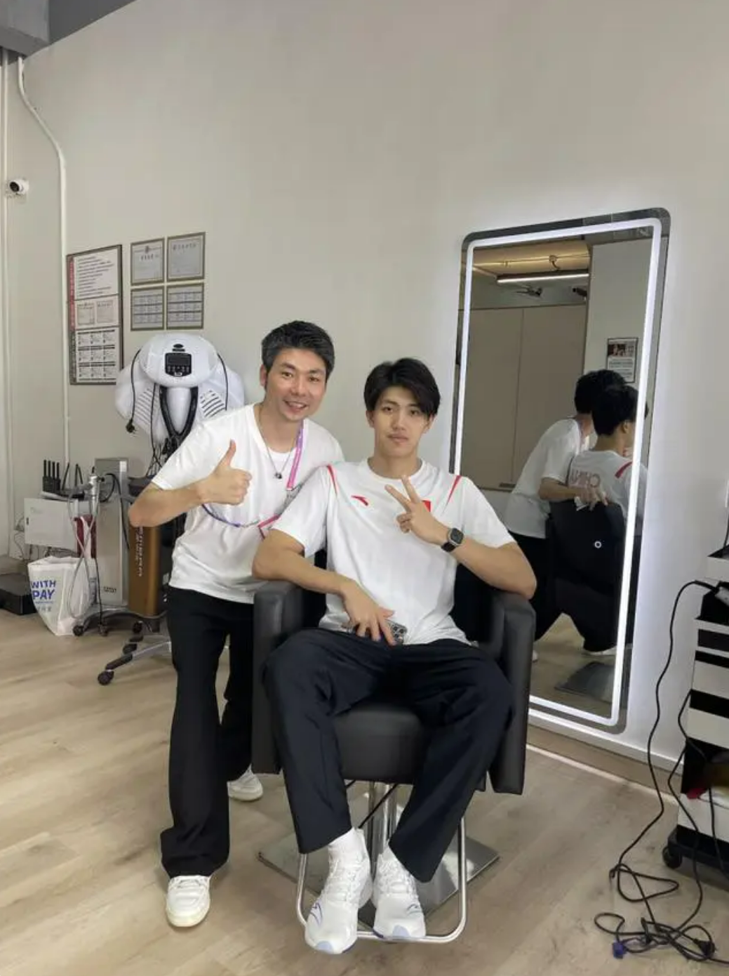 没有人能笑着走出杭州理发店，包括亚运会冠军