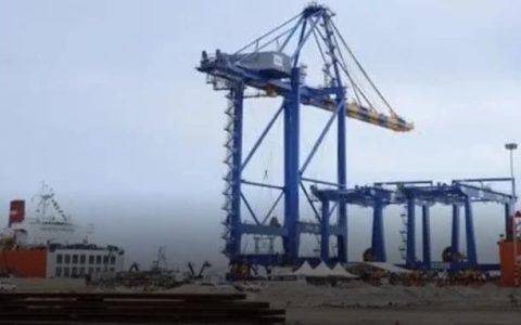 印度首个巨型港口启用，要抢中国的生意？