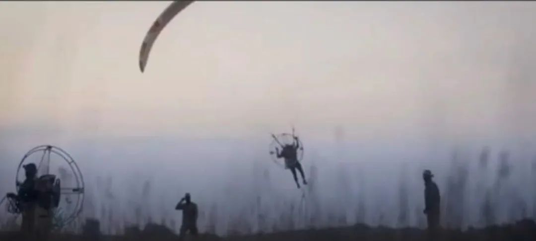 “哈马斯天兵”靠廉价动力伞杀崩以色列！这种经验解放军需要学习吗？