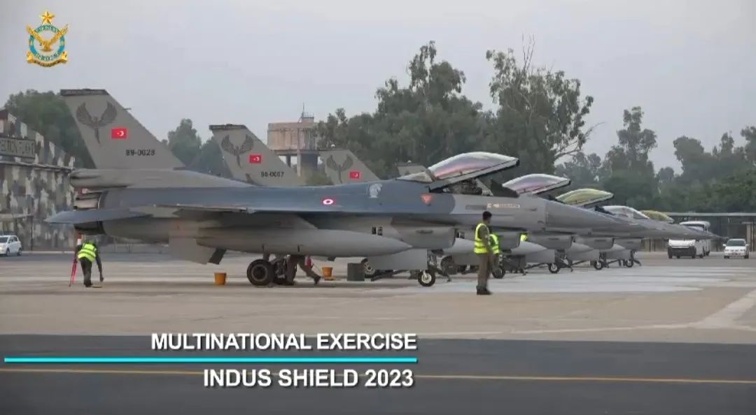 中国武器展示实力的机会来了！14国战机同台竞技，歼-10、枭龙正式迎战北约战机！