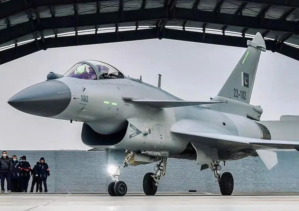 中国武器展示实力的机会来了！14国战机同台竞技，歼-10、枭龙正式迎战北约战机！