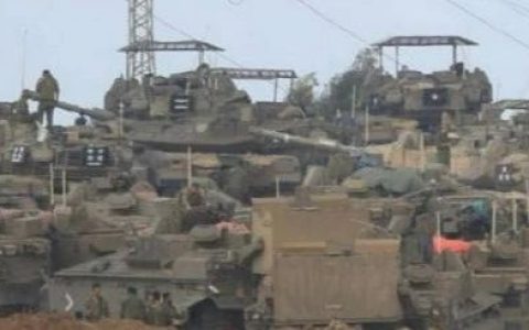 以色列坦克上面加顶棚，模仿印度俄罗斯？中国坦克也要学习吗?