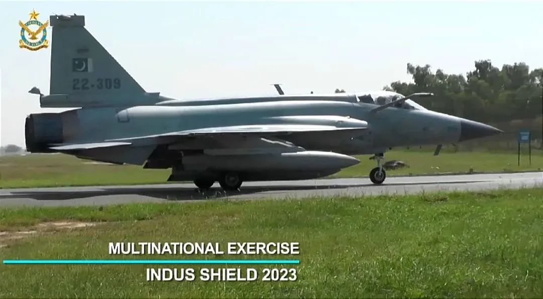 中国武器展示实力的机会来了！14国战机同台竞技，歼-10、枭龙正式迎战北约战机！