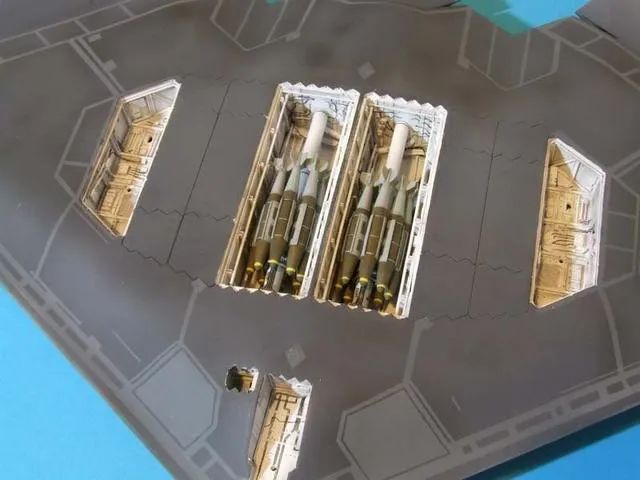 重磅！美国空军B-21正式首飞，机体细节大面积曝光！网友：压力给到中国一边了！