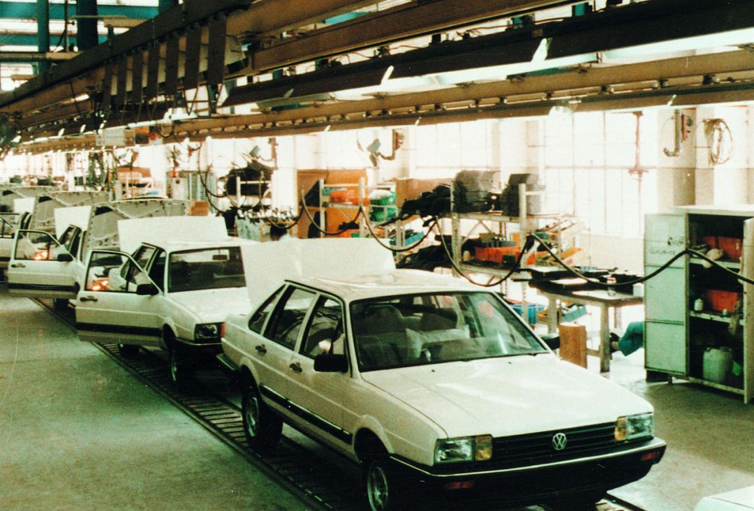 龙的崛起｜从工业垃圾到全球第一，中国汽车是如何崛起的？