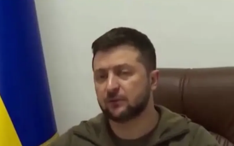 进退两难，泽连斯基发现自己被西方背叛了！结局输的很惨