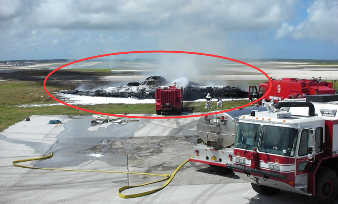 美国爬墙党立大功！B-21轰炸机正式首飞，我们空中最强劲敌将很快服役