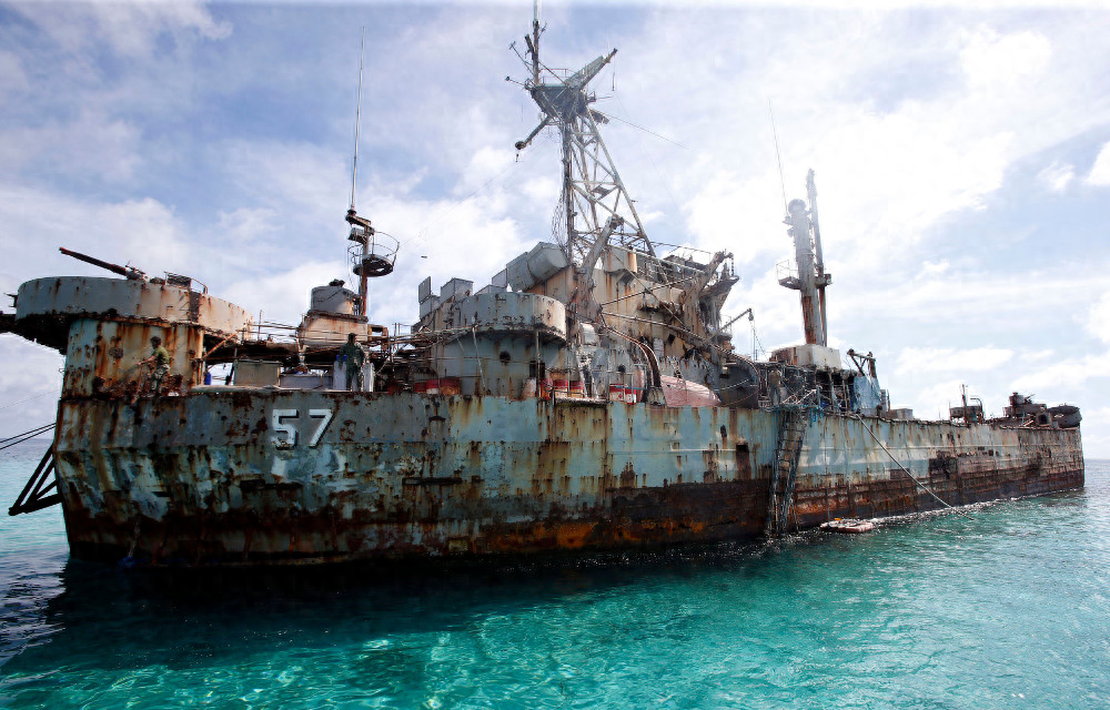 破船即将沉没，美国被曝帮菲律宾插手仁爱礁，中国态度明确