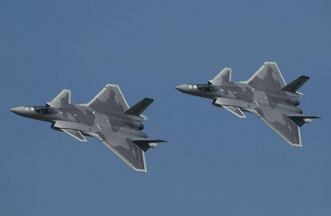 美军新轰炸机B21首飞，中国轰-20呢？